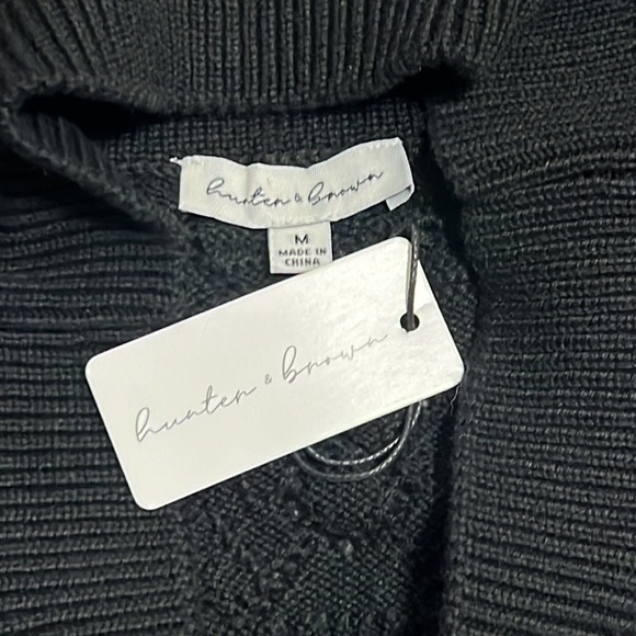 Hunter & Brown Crochet Black Crop Top Size Medium NWT - Picture 4 of 4